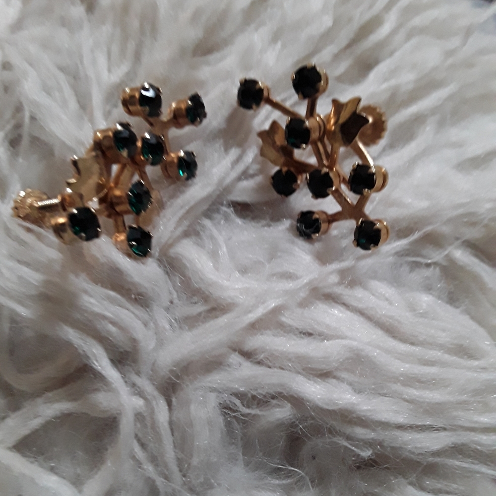 `Vintage faux emerald screw back earrings